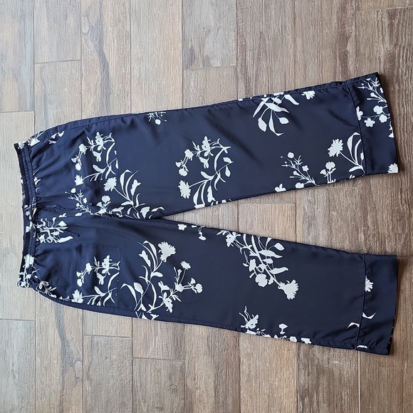 Joie Pants - Joie Navy Blue & White Floral Full Lined Elastic Waist Pants w/ Pockets